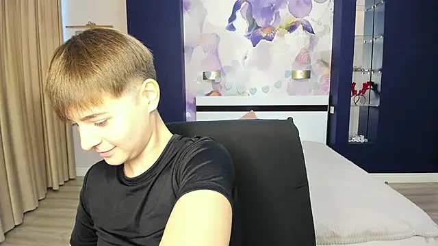 Snapshot of EmiliaYours chatting on September 30, 2025, 12:33 pm EmiliaYours online show from September 30, 2025, 12:33 pm