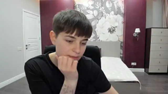 Snapshot of EmiliaYours chatting on January 6, 2026, 4:00 pm EmiliaYours online show from January 6, 2026, 4:00 pm