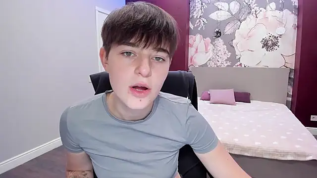 Snapshot of EmiliaYours chatting on September 15, 2025, 3:12 pm EmiliaYours online show from September 15, 2025, 3:12 pm