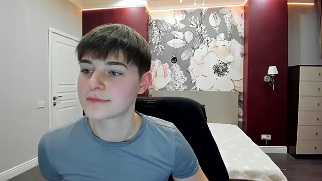 Snapshot of EmiliaYours chatting on February 3, 2026, 3:28 pm EmiliaYours online show from February 3, 2026, 3:28 pm