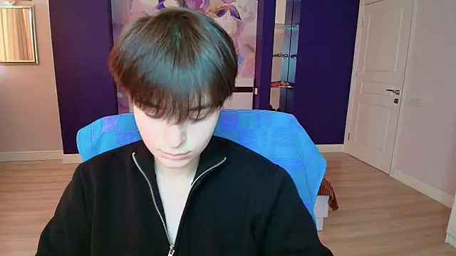 Snapshot of EmiliaYours chatting on March 21, 2025, 2:40 pm EmiliaYours online show from March 21, 2025, 2:40 pm