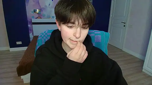 Snapshot of EmiliaYours chatting on February 14, 2025, 1:40 pm EmiliaYours online show from February 14, 2025, 1:40 pm