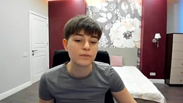 Snapshot of EmiliaYours chatting on February 7, 2026, 2:36 pm EmiliaYours online show from February 7, 2026, 2:36 pm