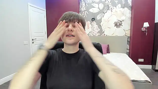 Snapshot of EmiliaYours chatting on September 14, 2025, 2:28 pm EmiliaYours online show from September 14, 2025, 2:28 pm