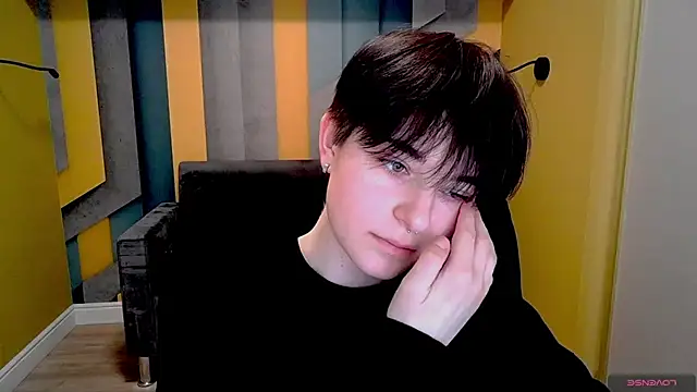 Snapshot of EmiliaYours chatting on February 17, 2025, 1:33 pm EmiliaYours online show from February 17, 2025, 1:33 pm