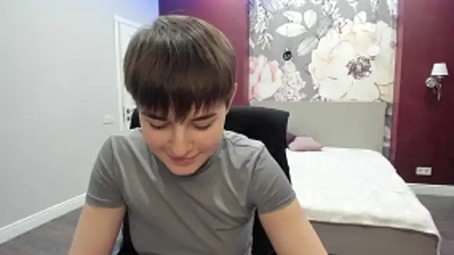 Snapshot of EmiliaYours chatting on December 18, 2025, 3:27 pm EmiliaYours online show from December 18, 2025, 3:27 pm