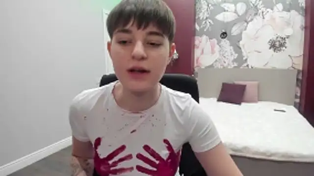 Snapshot of EmiliaYours chatting on November 4, 2025, 4:22 pm EmiliaYours online show from November 4, 2025, 4:22 pm