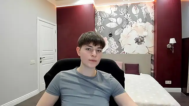 Snapshot of EmiliaYours chatting on February 1, 2026, 2:48 pm EmiliaYours online show from February 1, 2026, 2:48 pm