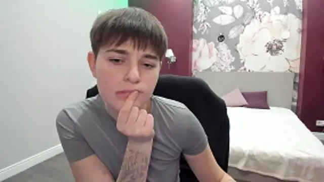 Snapshot of EmiliaYours chatting on November 8, 2025, 2:31 pm EmiliaYours online show from November 8, 2025, 2:31 pm