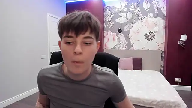 Snapshot of EmiliaYours chatting on November 30, 2025, 3:02 pm EmiliaYours online show from November 30, 2025, 3:02 pm