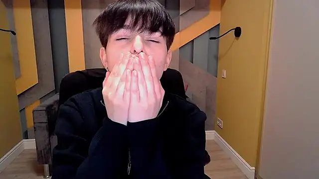 Snapshot of EmiliaYours chatting on March 3, 2025, 4:26 pm EmiliaYours online show from March 3, 2025, 4:26 pm