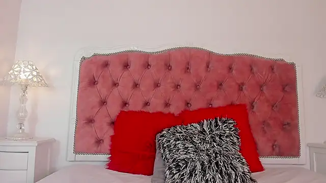 amberlitle online show from September 21, 2025, 4:01 pm