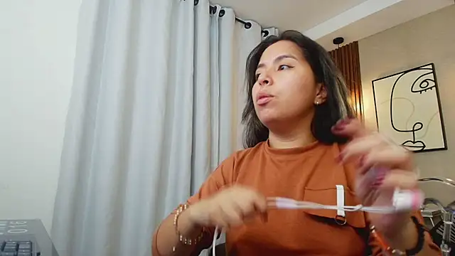 Snapshot of Sharlotte_Milk chatting on September 15, 2025, 11:10 am Sharlotte Milk online show from September 15, 2025, 11:10 am