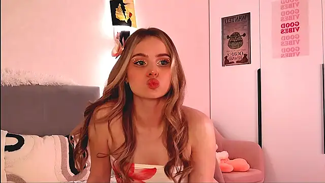 Snapshot of SIlviaBeyt chatting on September 8, 2025, 6:07 pm SIlviaBeyt online show from September 8, 2025, 6:07 pm