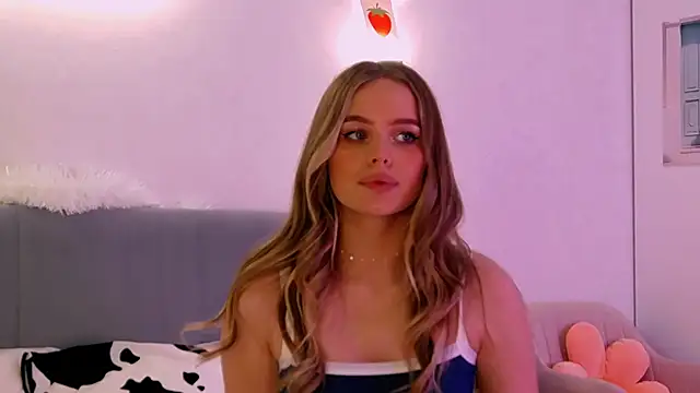 Snapshot of SIlviaBeyt chatting on March 6, 2025, 7:43 pm SIlviaBeyt online show from March 6, 2025, 7:43 pm