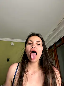 aurora divine online show from September 22, 2025, 11:33 pm