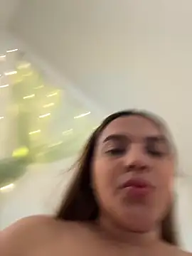 Snapshot of vivicolibri chatting on December 22, 2025, 7:58 pm vivicolibri online show from December 22, 2025, 7:58 pm