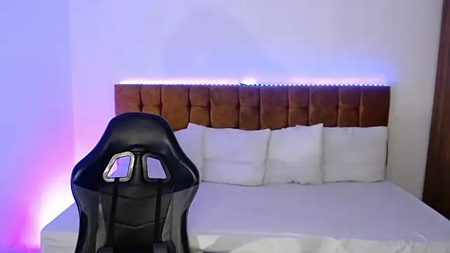 alexiaaross online show from September 24, 2025, 4:08 am