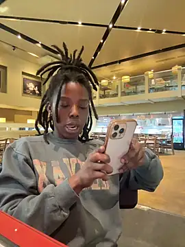 choclatepeaach online show from April 3, 2026, 7:42 pm