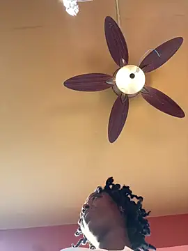 choclatepeaach online show from February 15, 2026, 8:52 pm