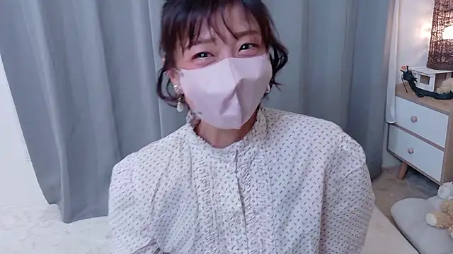 Snapshot of Risa_06 chatting on February 28, 2026, 12:27 pm Risa 06 online show from February 28, 2026, 12:27 pm