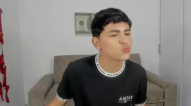 Snapshot of Lyam_ap chatting on January 2, 2025, 4:41 am Lyam ap online show from January 2, 2025, 4:41 am