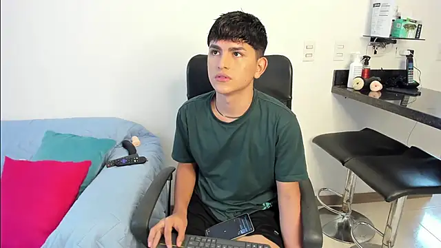 Snapshot of Lyam_ap chatting on February 20, 2025, 3:19 pm Lyam ap online show from February 20, 2025, 3:19 pm