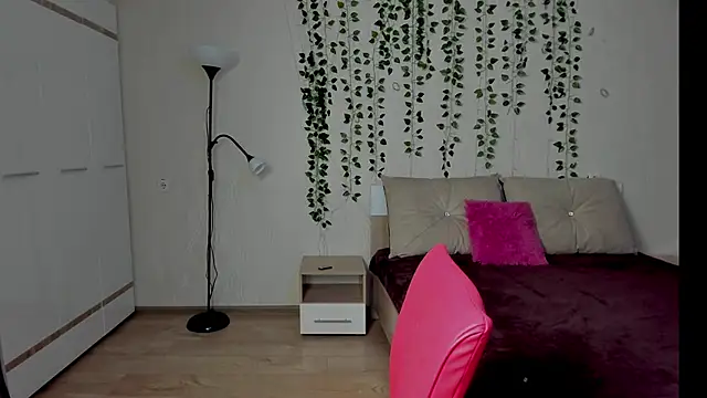 Snapshot of Miss_Elsa_ chatting on October 13, 2025, 1:12 pm Miss Elsa online show from October 13, 2025, 1:12 pm