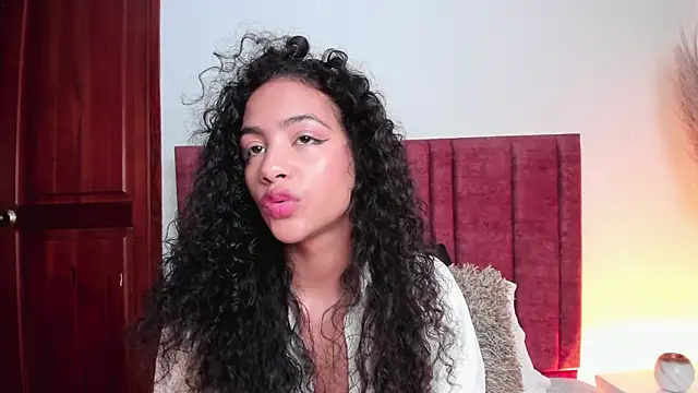 Snapshot of AntonellaHall_ chatting on September 17, 2025, 12:18 pm AntonellaHall online show from September 17, 2025, 12:18 pm