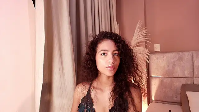 Snapshot of AntonellaHall_ chatting on March 4, 2026, 6:37 pm AntonellaHall online show from March 4, 2026, 6:37 pm