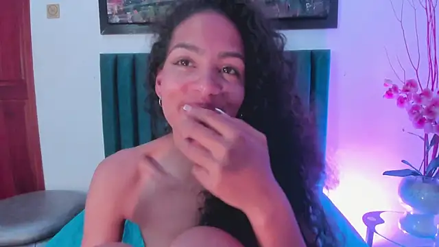 Snapshot of AntonellaHall_ chatting on February 27, 2025, 6:20 pm AntonellaHall online show from February 27, 2025, 6:20 pm