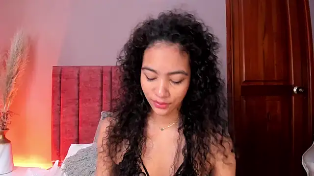 Snapshot of AntonellaHall_ chatting on November 21, 2025, 12:04 pm AntonellaHall online show from November 21, 2025, 12:04 pm