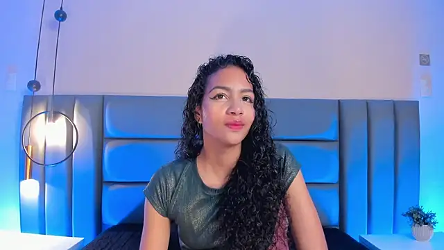 Snapshot of AntonellaHall_ chatting on March 17, 2025, 6:21 pm AntonellaHall online show from March 17, 2025, 6:21 pm