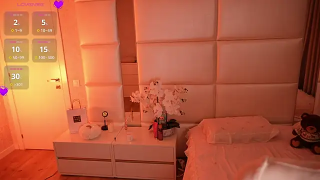 Snapshot of Lilly_Colins chatting on November 14, 2025, 8:45 pm Lilly Colins online show from November 14, 2025, 8:45 pm