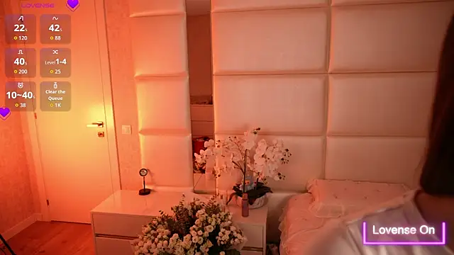 Snapshot of Lilly_Colins chatting on October 10, 2025, 6:20 pm Lilly Colins online show from October 10, 2025, 6:20 pm