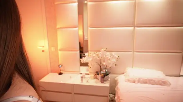 Snapshot of Lilly_Colins chatting on October 4, 2025, 8:21 pm Lilly Colins online show from October 4, 2025, 8:21 pm