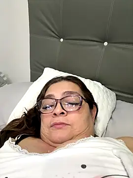 AntonellaAlondra4 online show from September 13, 2025, 10:59 am