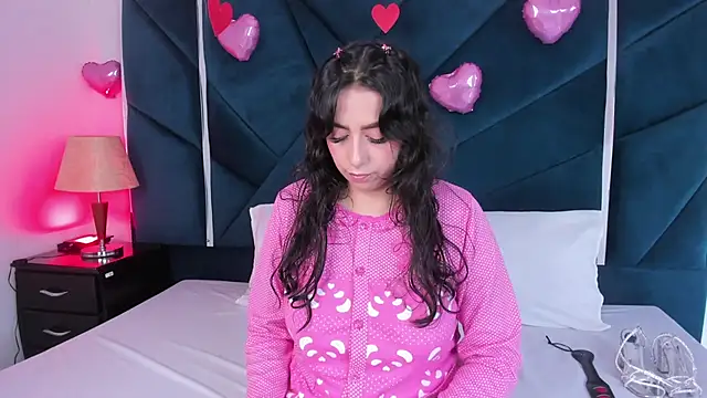 Snapshot of AlondraMendez chatting on February 18, 2025, 4:37 am AlondraMendez online show from February 18, 2025, 4:37 am