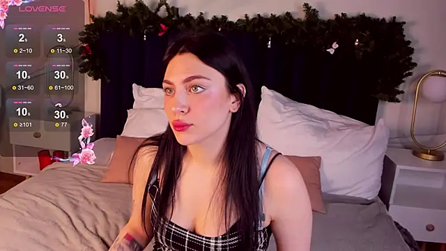 Snapshot of NicoleMolinari chatting on December 15, 2024, 3:24 am NicoleMolinari online show from December 15, 2024, 3:24 am