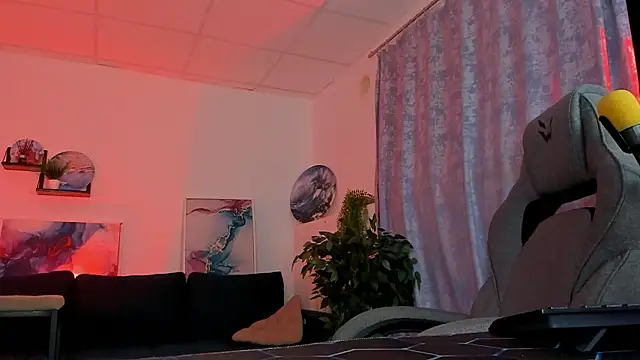 NielletaBlossom online show from February 12, 2026, 2:44 am