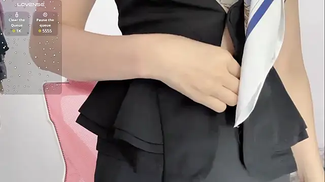 Snapshot of Qwi-V1 chatting on January 5, 2025, 11:01 pm Qwi-V1 online show from January 5, 2025, 11:01 pm