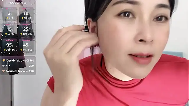 Snapshot of Qwi-V1 chatting on January 1, 2025, 1:37 am Qwi-V1 online show from January 1, 2025, 1:37 am