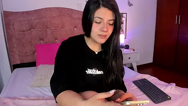 Snapshot of DesireSweet chatting on May 13, 2026, 10:33 am DesireSweet online show from May 13, 2026, 10:33 am