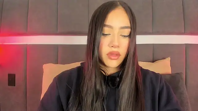 nicolle pierce online show from October 3, 2025, 1:23 pm