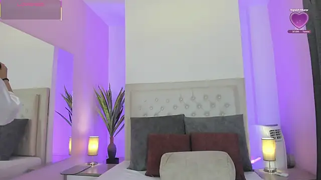 nicolle pierce online show from April 5, 2026, 12:45 pm