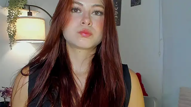 Snapshot of sara_sweet9 chatting on November 12, 2025, 9:18 pm sara sweet9 online show from November 12, 2025, 9:18 pm