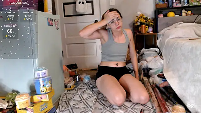 Snapshot of KSwonderland6 chatting on December 16, 2025, 5:17 pm KSwonderland6 online show from December 16, 2025, 5:17 pm