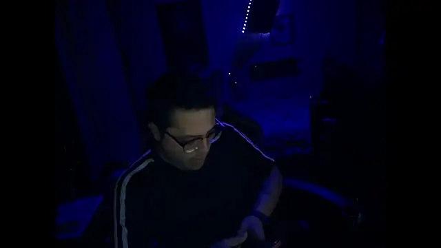 FrankGatsby11 online show from December 19, 2024, 4:02 am