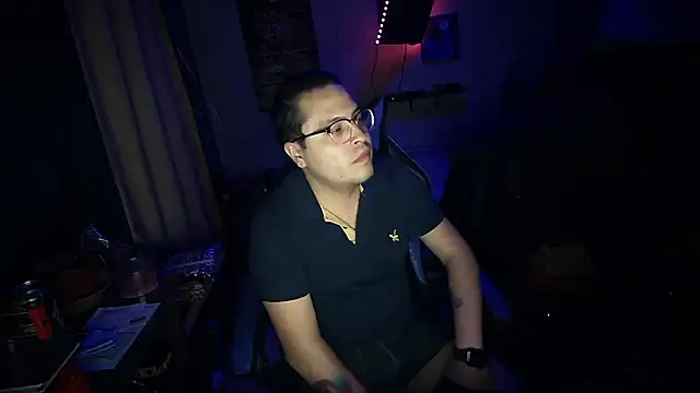 FrankGatsby11 online show from December 6, 2024, 11:52 pm