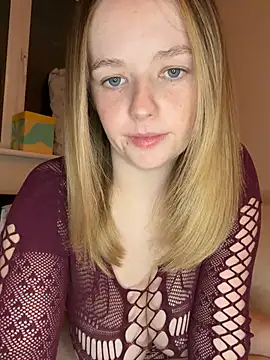 Snapshot of Sophiesinxx chatting on March 6, 2026, 9:21 pm Sophiesinxx online show from March 6, 2026, 9:21 pm